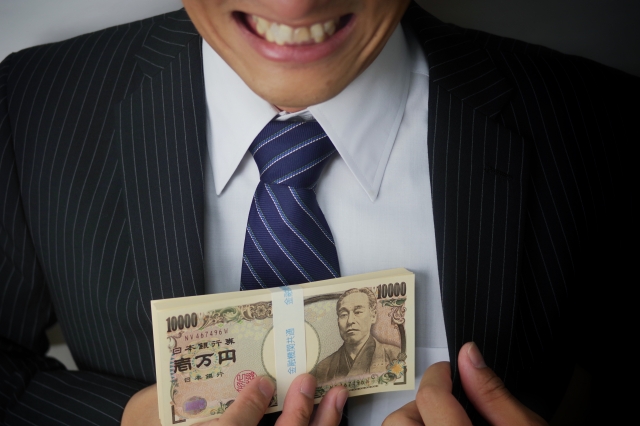 ヤミ金業者は金をせしめてほくそ笑む。大牟田市の闇金被害の相談は弁護士や司法書士に無料でできます